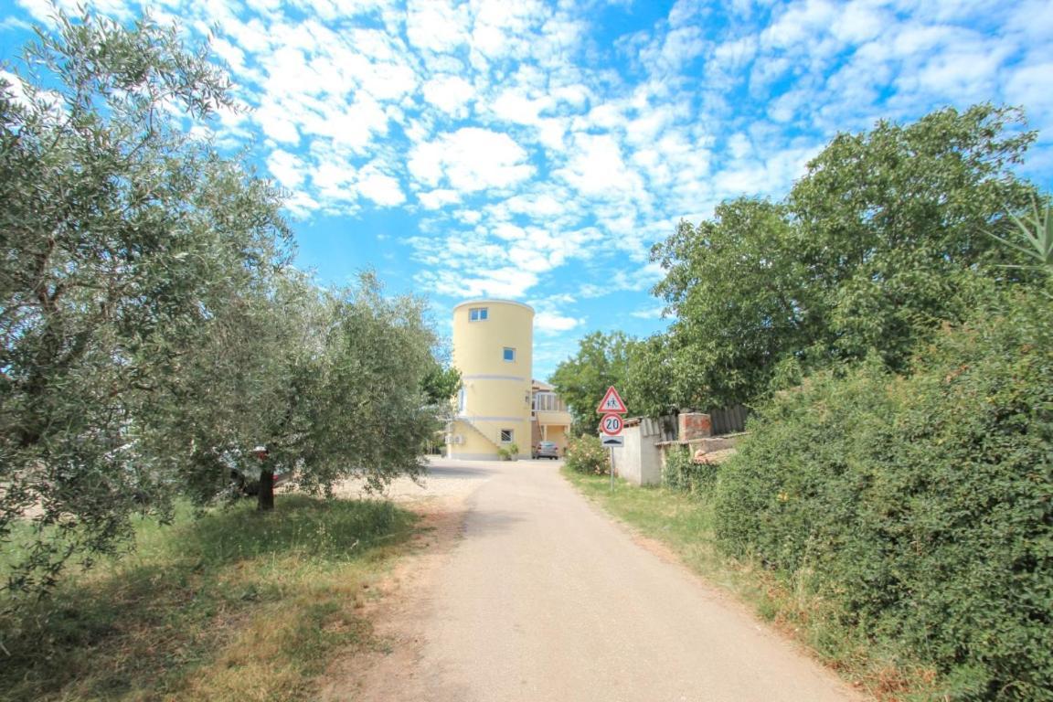 Silos Mare Apartment Новиград Екстериор снимка