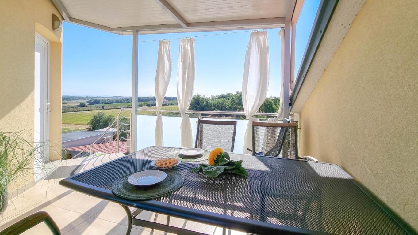 Silos Mare Apartment Новиград Екстериор снимка